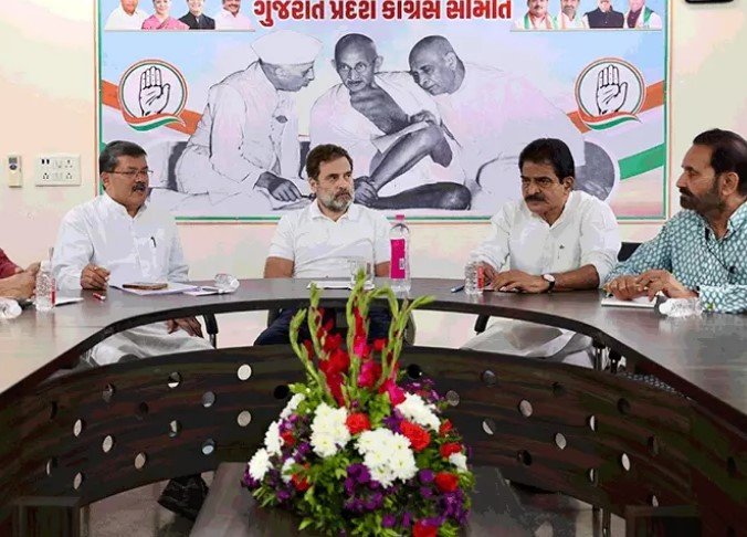 GUJARAT राहुल बोले- कांग्रेस के आधे नेता BJP से मिले
